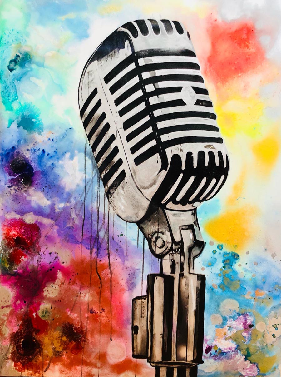 Mikki Mallow microphone